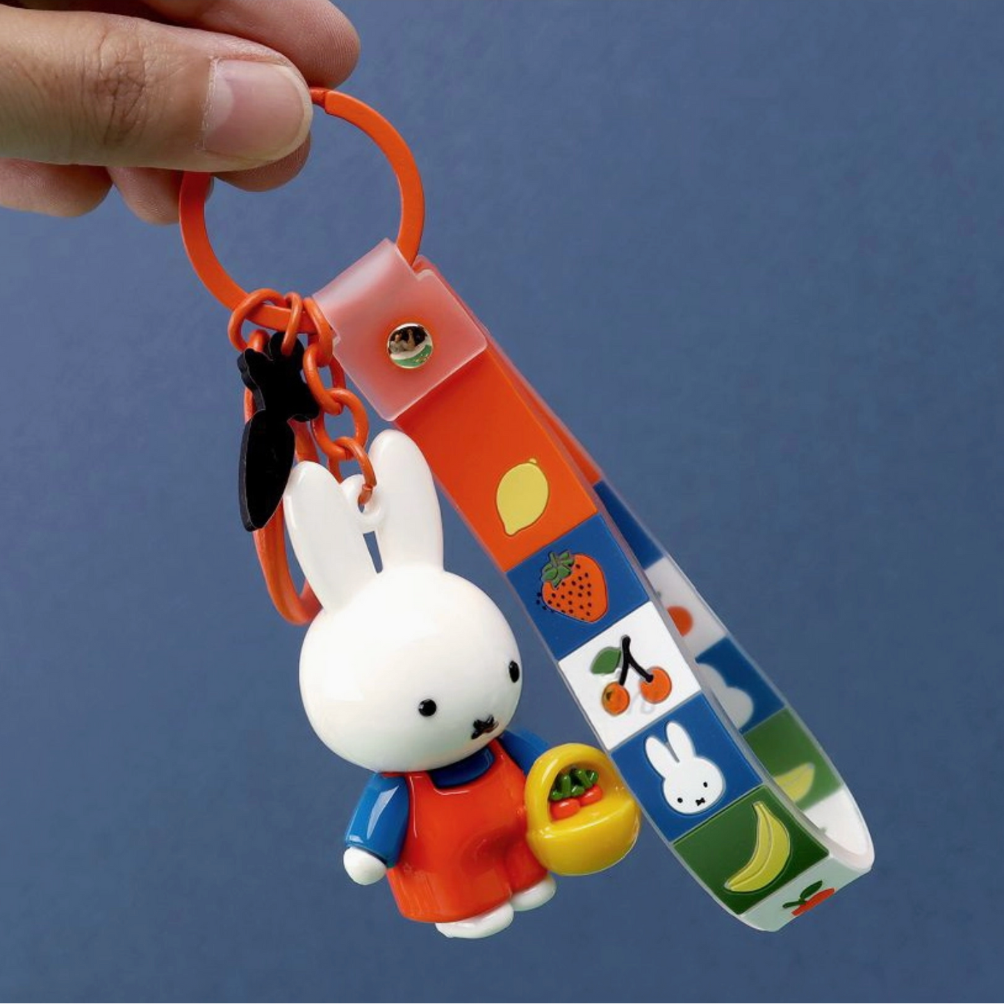 Keychain with a cartoon character holding a basket against a blue background