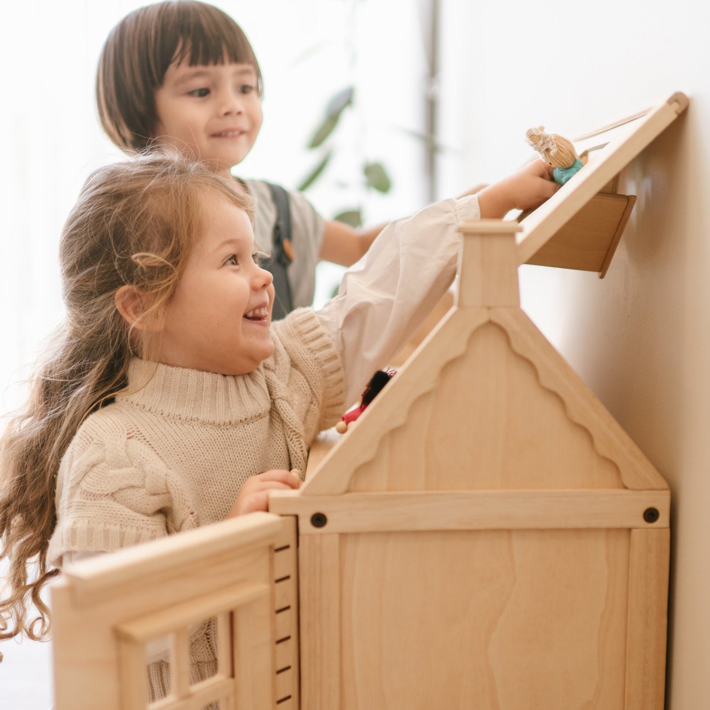 GRAND VICTORIAN DOLLHOUSE