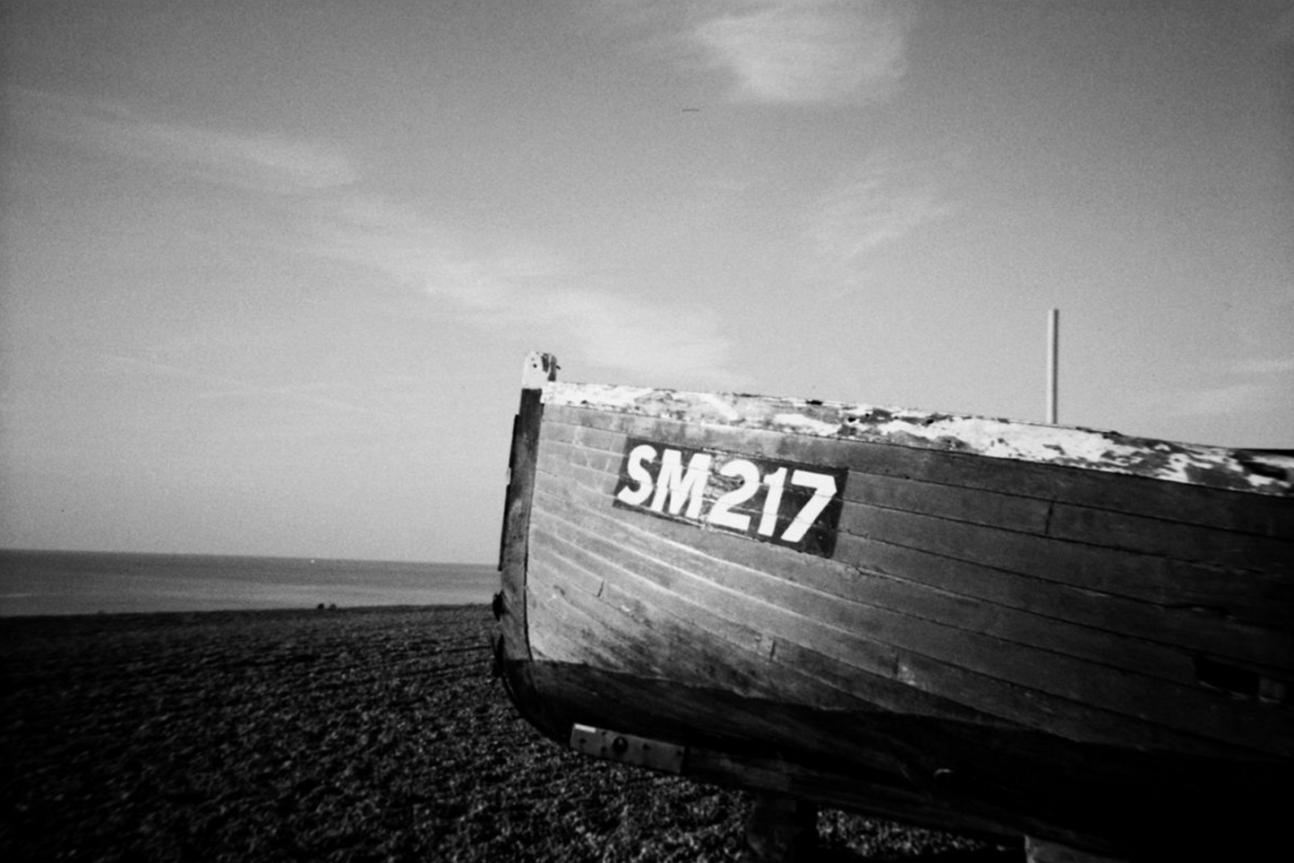 SIMPLE USE 35MM CAMERA - BLACK & WHITE