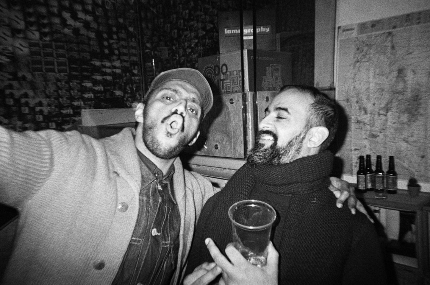 SIMPLE USE 35MM CAMERA - BLACK & WHITE