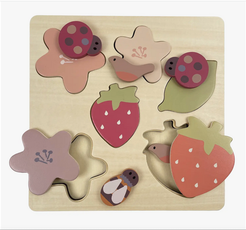 WOODEN STRAWBERRY PATACH PUZZLED