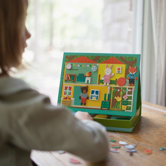 TREEHOUSE PARTY MAGNETIC PLAY SCENE