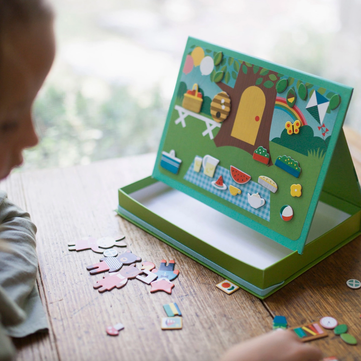 TREEHOUSE PARTY MAGNETIC PLAY SCENE