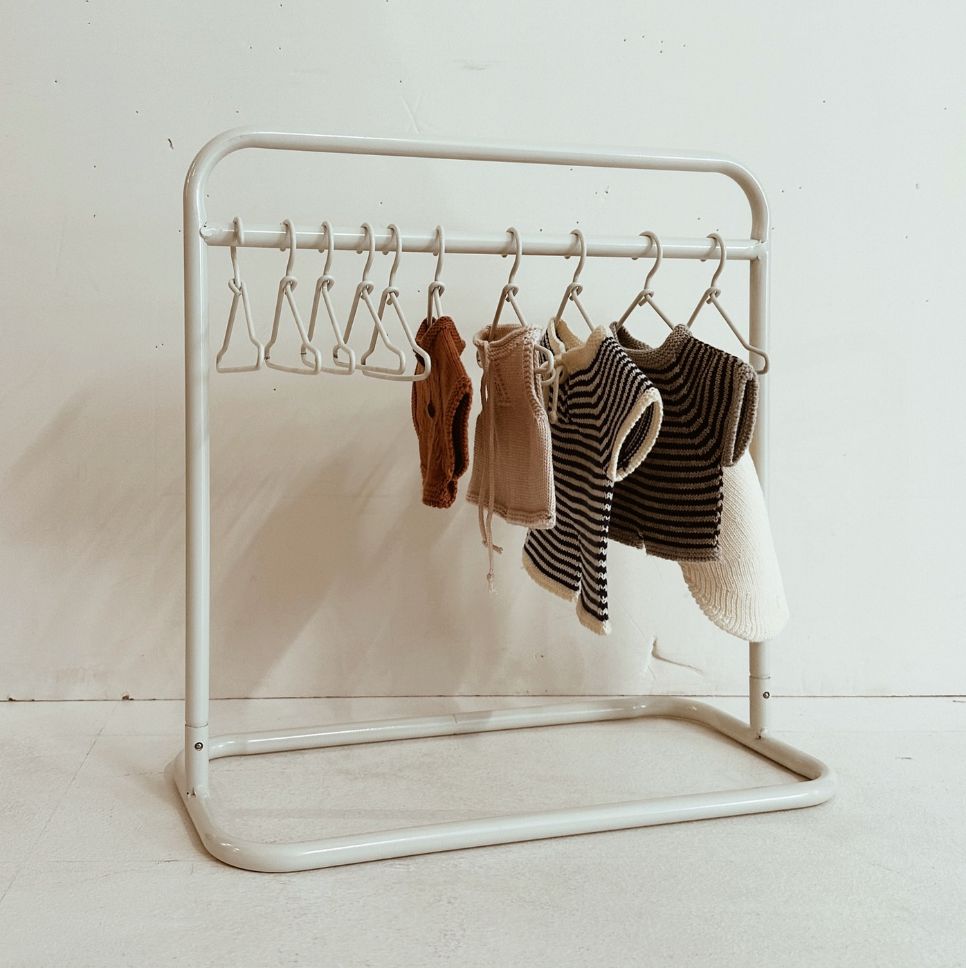 GOMMU CLOTHING RACK