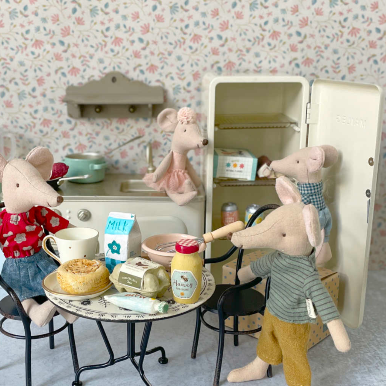 MAILEG MINATURE FRIDGE - IVORY