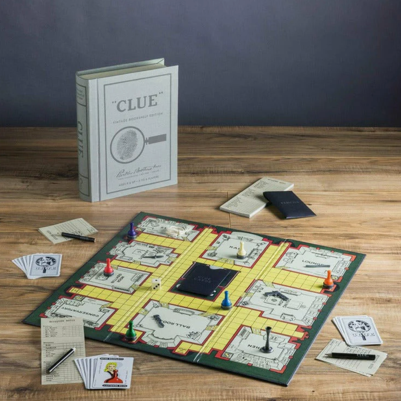 VINTAGE BOOKSHELF - CLUE