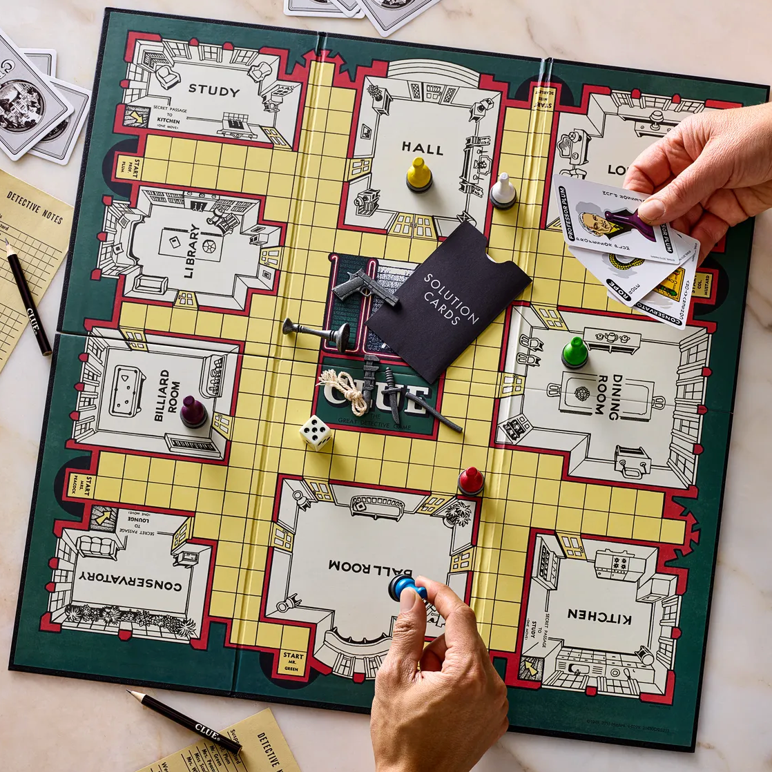 VINTAGE BOOKSHELF - CLUE