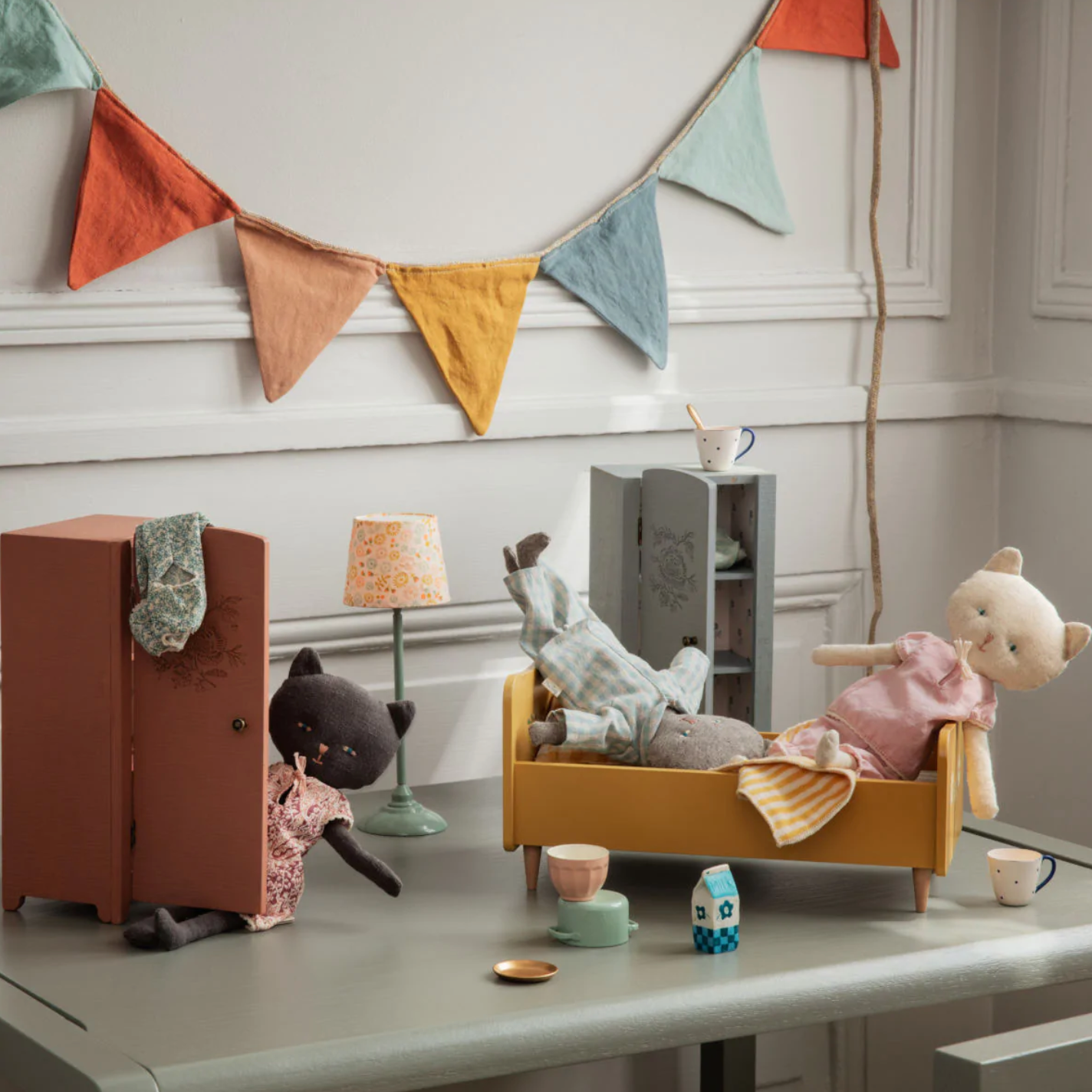 MAILEG MINATURE WOOD CLOSET