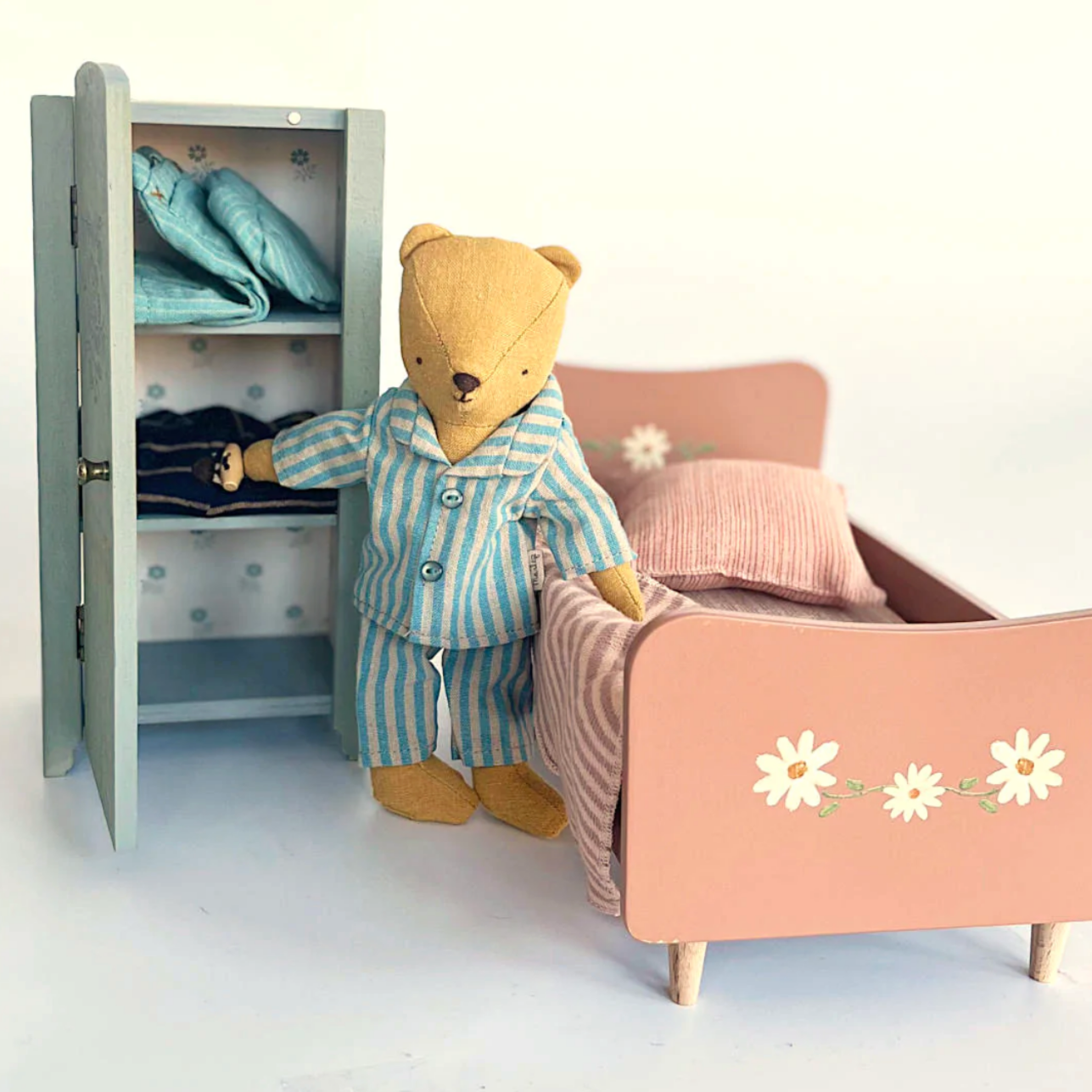 MAILEG MINATURE WOOD CLOSET