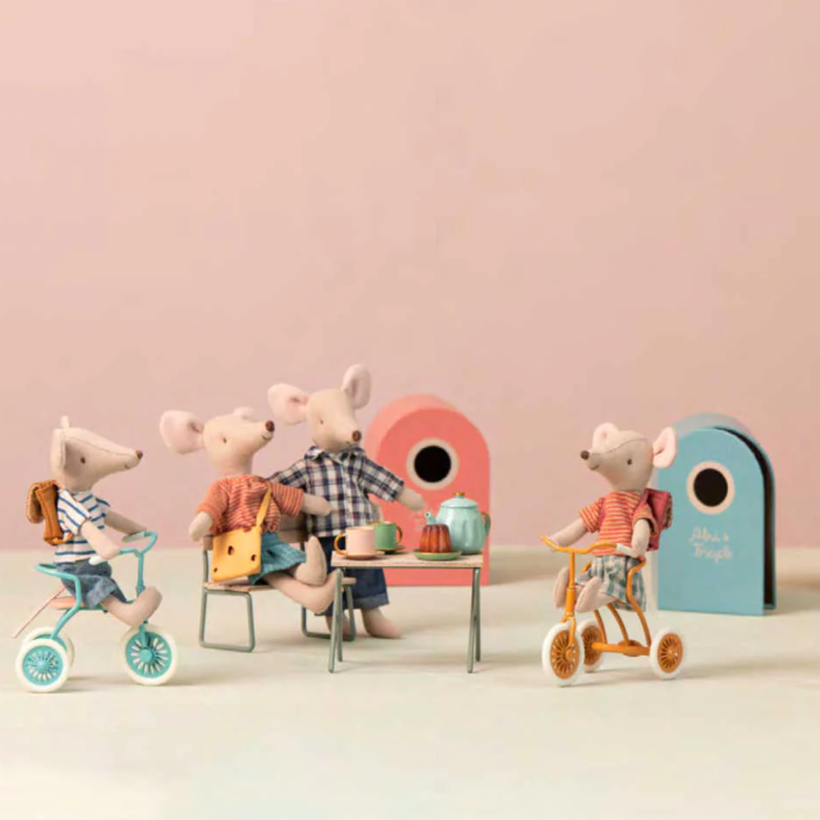 MAILEG TRICYCLE MOUSE DOLL, BIG BROTHER WITH BAG