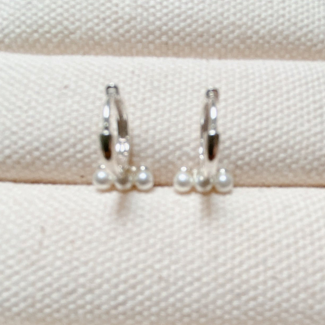 SILVER SEED PEARL EARRING